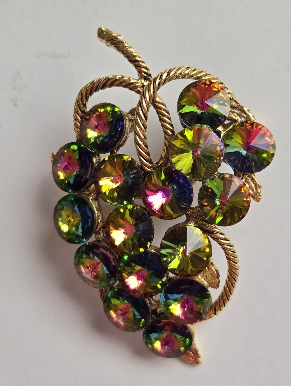 Vintage Gold-Tone Rope Twist Brooch Featuring Watermelon Rivoli Rhinestones